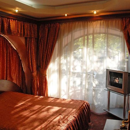 Praha Hotel Ереван Екстериор снимка